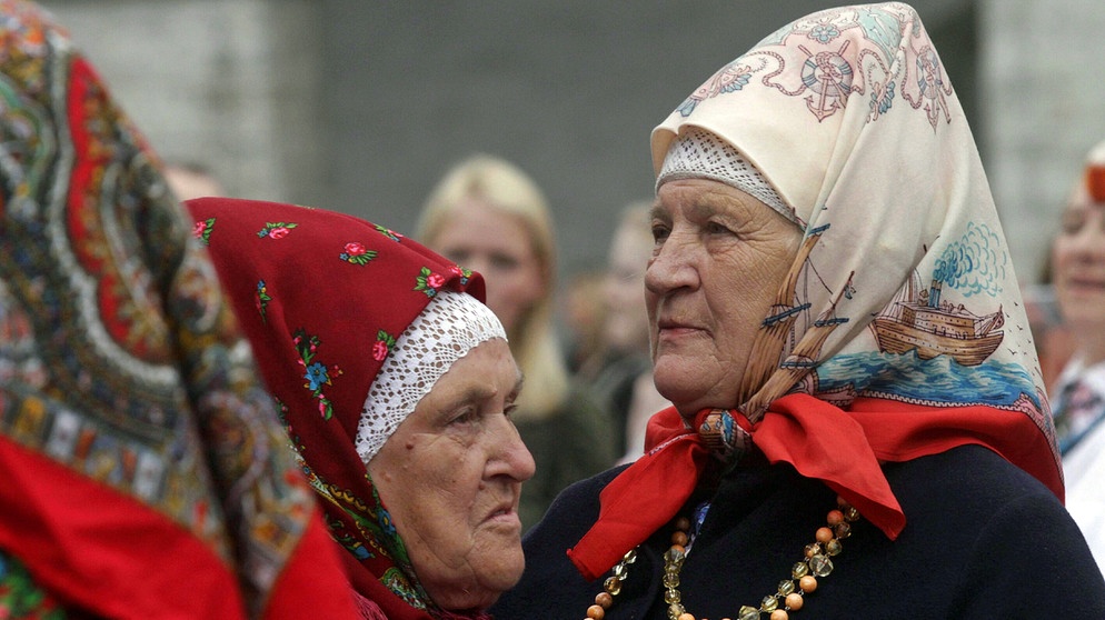 Women belonging to a folklore group from Kihnu Islands during a Traditional Culture Day event (PariMusi) in Tallinn, Estonia. (2011) | Bild: picture alliance / dpa | Valda Kalnina