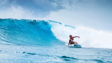 Die Surferin Rosina Neuerer | Bild: Alex Papis